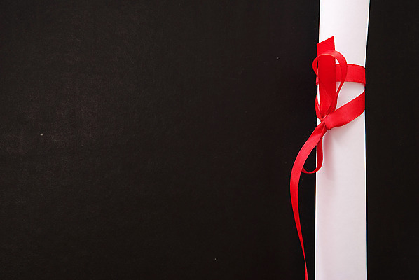 포토 JPG 해외이미지 교육 리본 비즈니스 졸업 교실 학교 성공 실내 사람없음 내부 빨간색 스터디 우주 검은색 칠판 공백 흰색 가르침 졸업장 실크 두루마리 책상 활 대학교 문서 롤 최초 증명서 총각 해외202004 해외포토 컬러 가구 컨셉 학습 직물 파일형식 이미지허브