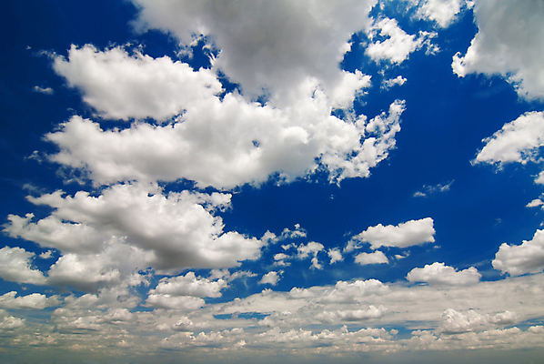 포토 JPG 해외이미지 구름 백그라운드 하늘 날씨 사람없음 야외 여름 파란색 빛 햇빛 평화 환경 침묵 흰색 분위기 순수 천국 산소 내추럴 오존 해외202004 해외포토 자연요소 계절 컬러 컨셉 태양 소리 원소 파일형식 이미지허브
