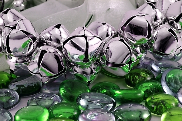 포토 JPG 해외이미지 전통 계절 크리스마스 겨울 휴가 사람없음 장식 초록색 빛 금속 축제 종 흰색 축하 은색 12월 노엘 철강 해외202004 해외포토 기념일 컬러 컨셉 재질 날짜 파일형식 이미지허브