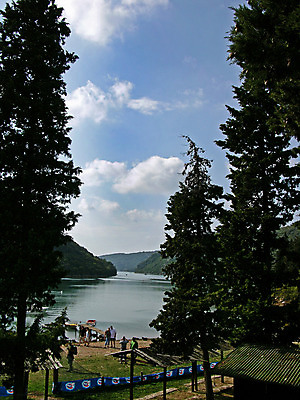 포토 JPG 해외이미지 나무 호수 여행 자연 벽지 휴가 풍경 사람없음 야외 빨간색 초록색 물 햇빛 반사 환경 침묵 산책 폭포 흐름 가을 바위 나뭇가지 연못 신선 개울 숲 순수 에메랄드 크로아티아 생태학 슬라이드 터키석 파라다이스 해외202004 해외포토 자연요소 식물 계절 교육 유럽 컬러 컨셉 휴식 강 태양 소리 돌_바위 보석 생태계 파일형식 이미지허브