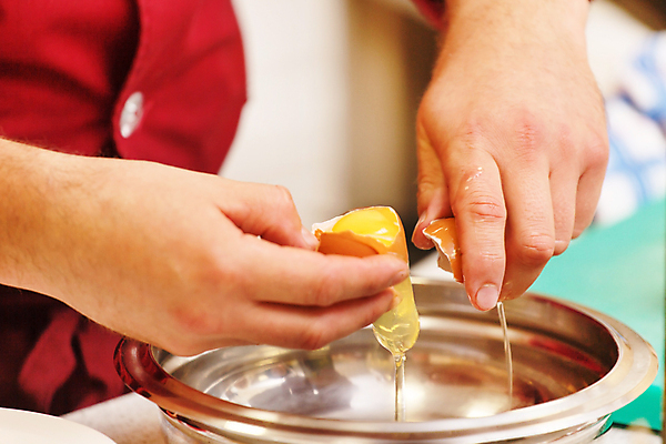 포토 JPG 해외이미지 라이프스타일 손 여자 음식 오렌지 손가락 유리 건강 요리 사람없음 주방 계란 요리사 식사 껍질 흰색 신선 잡기 황금 떨어짐 혼합 자르기 굽기 준비 레시피 성분 노른자 점심식사 단백질 단절 암탉 채찍 해외202004 해외포토 직업 컬러 컨셉 과일 모션 재질 사람 생활 신체부위 알 닭 암컷 구이 영양소 파일형식 이미지허브