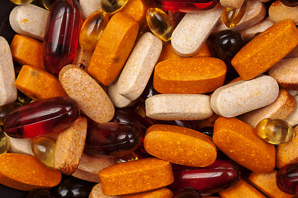 포토 JPG 해외이미지 백그라운드 건강 사람없음 치료 빨간색 컬러풀 알약 약 고통 흰색 닫기 질병 약국 해결 조제 고립 백신 진통제 치료제 헬프 항생제 많음 해외202004 해외포토 감정 컬러 컨셉 의학 모션 도움 만들기 파일형식 이미지허브