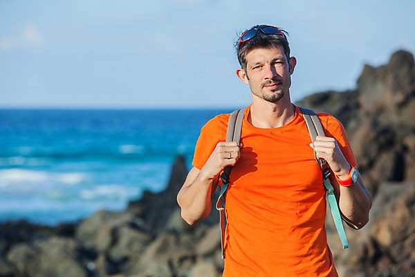 포토 JPG 해외이미지 백인 1 라이프스타일 손 응시 남자 안경 벽 스포츠 포즈 배낭 손가락 산 건강 한명 사람 성인 취미 야외 운동 에너지 정상 위험 연습 오르기 근육질 무료 해외202004 해외포토 서양인 시선 잡화 컨셉 가방 모션 근육 생활 신체부위 몸매 파일형식 이미지허브