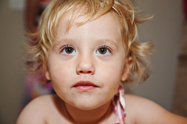 포토 JPG 해외이미지 백인 1 응시 여자 딸 행복 유럽 어린이 가족 한명 사람 흰색 자녀 아기 작음 만족 마야 걸음마 해외202004 해외포토 서양인 시선 감정 나라 컬러 관계 모션 크기 마야문명 파일형식 이미지허브