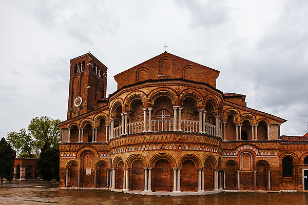 포토 JPG 해외이미지 유럽 기독교 종교 건축양식 하늘 사람없음 건물 빨간색 도시풍경 갈색 교회 이탈리아 중세 역사 재산 베네치아 타운 로마네스크 옛날 해외202004 해외포토 건축물 건축 나라 컬러 종교건축 풍경 금융 도시 파일형식 이미지허브