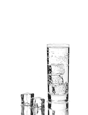 포토 JPG 해외이미지 라이프스타일 실루엣 음료 사람없음 물 얼음 흰색 투명 떨어짐 가득함 오브젝트 해외202004 해외포토 자연요소 컬러 컨셉 촬영기법 생활 파일형식 이미지허브