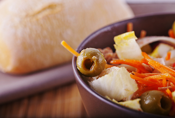 포토 JPG 해외이미지 라이프스타일 접시 음식 백그라운드 잎 다이어트 토마토 채소 재료 양파 건강 요리 사람없음 빨간색 초록색 식사 저녁식사 이탈리아 당근 샐러드 흰색 신선 닫기 맛 아침식사 참치 먹기 유기농 올리브 날것 후추 내추럴 점심식사 채식주의자 해외202004 해외포토 식물 식기 웰빙 열매 유럽 컬러 컨셉 모션 뿌리채소 어류 생활 향신료 채식 파일형식 이미지허브