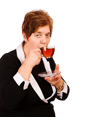 포토 JPG 해외이미지 백인 1 옷 노년 할머니 음료 50대 생각 휴식 한명 앉기 성인 컵 세로 검은색 기쁨 회색 머그컵 올려보기 마시기 신선 잡기 투명 맛 60대 은퇴 컵받침 고립 단절 옛날 해외202004 해외포토 서양인 식기 여자 감정 컬러 중년 컨셉 모션 사람 받침대 파일형식 이미지허브