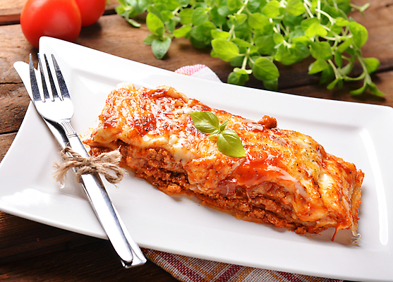 포토 JPG 해외이미지 디자인 음식 백그라운드 토마토 채소 부분 치즈 새로움 파스타 건강 스파게티 육류 요리 사람없음 목재 빨간색 초록색 식당 식사 저녁식사 이탈리아 소고기 황금 밀 굽기 허브 메뉴 매움 반죽 서빙 레시피 시트 바질 라자냐 볼로냐 삼색 탄수화물 막 해외202004 해외포토 나무 식물 유럽 컬러 컨셉 식재료 재료 유제품 곡류 서양음식 상점 이탈리아음식 맛 구이 파일형식 이미지허브