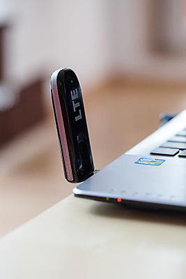 포토 JPG 해외이미지 아이콘 백그라운드 컨셉 인터넷 비즈니스 텍스트 통신 손가락 모바일 무선통신 세포 사람없음 스마트폰 컴퓨터 글로벌 스크린 자료 웹 장비 터치 비즈니스맨 네트워크 센터 연결 무선전화기 전화기 심볼 속도 언론 인터페이스 4G 해외202004 해외포토 손 남자 IT 전자제품 핸드폰 스마트기기 직장인 파일형식 이미지허브