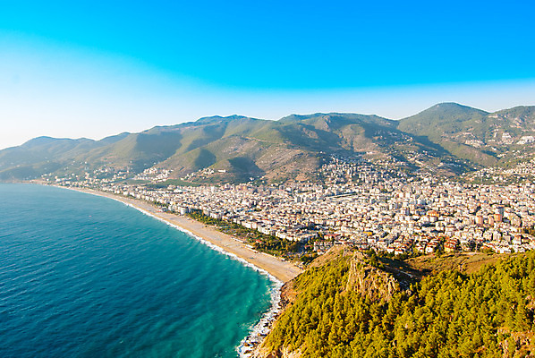 포토 JPG 해외이미지 나무 바다 여행 자연 하늘 휴가 산 따뜻함 파노라마 풍경 사람없음 초록색 물 여름 파란색 도시풍경 항구 봄 도시 만 뜨거움 숲 지중해 언덕 휴양지 장면 포트 타운 스카이라인 칠면조 해외202004 튀르키예 해외포토 자연요소 식물 계절 아시아 컬러 교통시설 조류 촬영기법 장소 생태계 파일형식 이미지허브