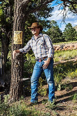 포토 JPG 해외이미지 백인 남자 문화 밧줄 한명 사람 소년 목재 갈색 미국 경쟁 시골 용기 자신감 카우보이 역 농부 승차 필름 먼지 팔 타운 영웅 안장 로데오 라이더 서쪽 수배 반다나 해외202004 해외포토 서양인 나무 직업 1 그릇 감정 어린이 줄 컬러 컨셉 북아메리카 재료 교통시설 모션 신체부위 도시 방향 파일형식 헤어액세사리 이미지허브