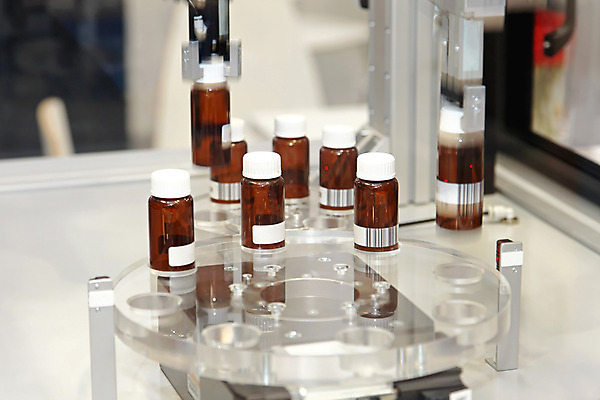 포토 JPG 해외이미지 산업 과학 공장 건강 실험 사람없음 약 기계 장비 제조 조제 마약 방법 자동 제어 해외202004 해외포토 공업 의학 만들기 파일형식 이미지허브