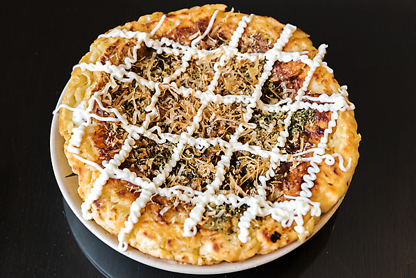 포토 JPG 해외이미지 검은배경 실내 사람없음 오코노미야끼 일본음식 해외202004 해외포토 음식 백그라운드 내부 검은색 파일형식 이미지허브