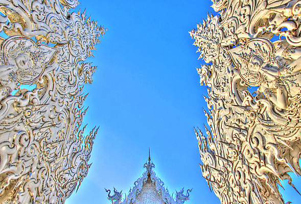 포토 JPG 해외이미지 주간 캐릭터 종교 호수 조각 불교 태국 하늘 창조 미술 사람없음 파란색 컬러풀 햇빛 조각상 반사 맑음 활발 거울 흰색 연못 사찰 수도원 일반 강렬 명품 정교 해외202004 해외포토 자연요소 아시아 컬러 컨셉 종교건축 날씨 문화예술 태양 조형물 상품 파일형식 이미지허브