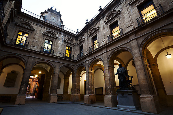 포토 JPG 해외이미지 문화 여행 건축양식 아침 사람없음 야외 내부 건물 빛 도시풍경 황혼 등불 도시 역사 스페인 속도 아치 대학교 타운 천연기념물 스페인어 안달루시아 해외202004 해외포토 주간 건축물 건축 유럽 학교 조명 풍경 일몰 파일형식 이미지허브