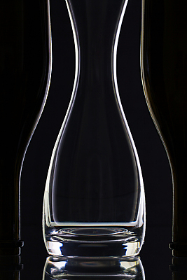 포토 JPG 해외이미지 그릇 식기 실루엣 음료 와인잔 유리 주택 사람없음 장식 물 반사 투명 액체 고급 갈증 크리스탈 건배 취급주의 해외202004 해외포토 자연요소 컨셉 술잔 재질 촬영기법 경고 건물 광석 파일형식 이미지허브