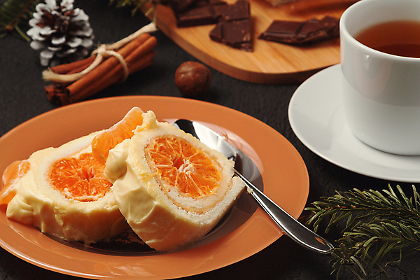 포토 JPG 해외이미지 단면 디저트 귤 실내 사람없음 롤케이크 해외202004 해외포토 음식 과일 내부 케이크 파일형식 이미지허브