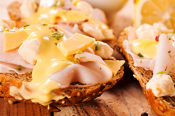 포토 JPG 해외이미지 전통 접시 음식 빵 조각 탁자 치즈 샌드위치 건강 마늘 육류 사람없음 목재 초록색 노란색 식당 다이어리 어둠 이탈리아 추위 껍질 흰색 신선 고명 맛 애피타이저 먹기 크림 유기농 올리브 햄 서빙 마요네즈 미니 브루스케타 우수 전문 타르트 해외202004 해외포토 나무 식기 웰빙 열매 유럽 컬러 가구 컨셉 채소 식재료 재료 모션 유제품 상점 사무용품 소스_음식 절기 파이_빵 파일형식 이미지허브