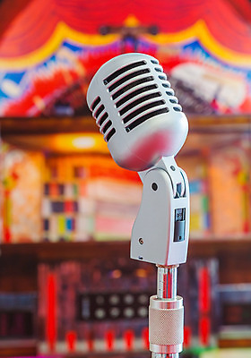 포토 JPG 해외이미지 백그라운드 노래 통신 경사 사람없음 빨간색 우주 금속 소리 콘서트 공연 장비 무대 수확 흰색 기구 클래식 은색 극장 마이크 오브젝트 싱글 라디오 복고 전자 롤 오디오 목소리 노래방 고립 구식 뮤지컬 블러 옛날 인기 철강 스타일 해외202004 해외포토 음악 컬러 음향기기 컨셉 농업 재질 이벤트 전자제품 파일형식 이미지허브