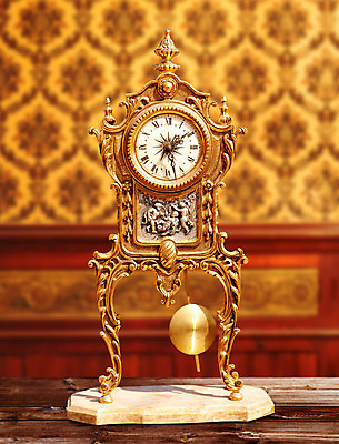 포토 JPG 해외이미지 디자인 할아버지 시계 가구 백그라운드 유리 벽지 추상 주택 실내 매달리기 사람없음 내부 목재 장식 숫자 노란색 금속 수확 골동품 흰색 시간 화려 황금 클래식 고급 우아함 몸무게 손목시계 속도 복고 아날로그 다이얼 구식 놋쇠 로마인 분 옛날 스타일 해외202004 해외포토 나무 문자 노년 남자 컬러 생활용품 컨셉 무늬 농업 재료 장신구 모션 재질 인종 건물 파일형식 이미지허브