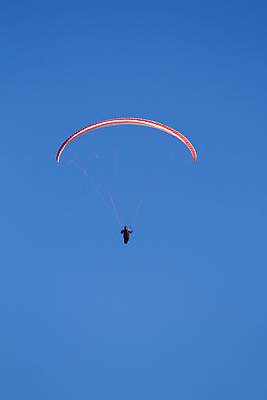 포토 JPG 해외이미지 주간 전신 남자 하늘 한명 사람 성인 야외 비행 낙하산 패러글라이딩 글라이더 성인남자한명만 해외202004 해외포토 자연요소 1 스포츠 남자한명만 성인남자만 파일형식 이미지허브