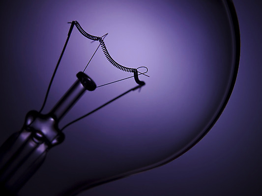 포토 JPG 해외이미지 모양 1 디자인 컨셉 생각 전구 상상 유리 아이디어 창조 사람없음 세로 빛 환경 금속 보라색 힘 장비 에너지 램프 투명 심볼 오브젝트 백열등 싱글 슛 해결 빛망울 광 텅스텐 필라멘트 공급 해외202004 해외포토 컬러 재질 조명 원소 파일형식 이미지허브