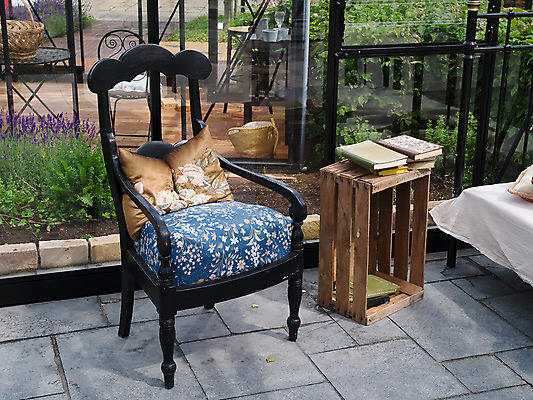 포토 JPG 해외이미지 전통 라이프스타일 가구 의자 창문 유리 부동산 휴식 바닥 주택 실내 사람없음 내부 건물 목재 장식 햇빛 정원 침묵 방 시골 재산 덧셈 투자 개발 온실 해외202004 해외포토 나무 건축물 생활용품 컨셉 비즈니스 재료 재질 생활 금융 태양 소리 수학 파일형식 이미지허브