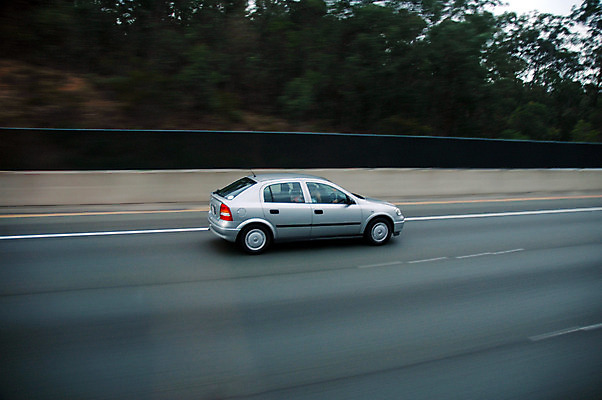 포토 JPG 해외이미지 도로 여행 자동차 사람없음 운전 고속도로 속도 해외202004 해외포토 길 육상교통 교통시설 모션 파일형식 이미지허브