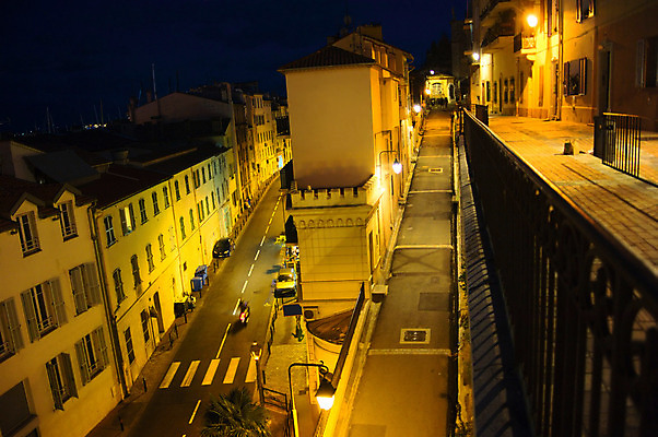 포토 JPG 해외이미지 유럽 여행 건축양식 지붕 휴가 전등 거리 안테나 파노라마 사람 사람없음 건물 도시풍경 일몰 카페 깃발 도시 야간 저녁 지역 타운 구역 랜드마크 옛날 수평선 해외202004 해외포토 자연요소 건축물 건축 나라 통신 조명 촬영기법 풍경 노을 상점 파일형식 이미지허브