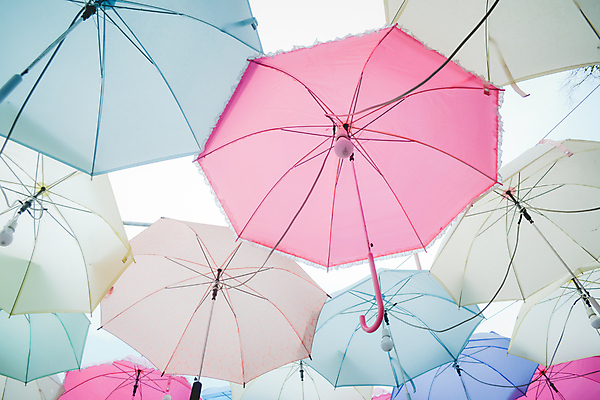 포토 JPG 해외이미지 디자인 분홍색 백그라운드 컨셉 무지개 패턴 우산 하늘 날씨 발렌타인데이 종류 사랑 미술 사람없음 장식 빨간색 초록색 물 파란색 컬러풀 수확 달콤 보호 그늘 4월 파스텔톤 스타일 해외202004 해외포토 자연요소 감정 컬러 무늬 농업 데이이벤트 문화예술 날짜 맛 파일형식 이미지허브