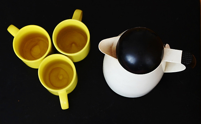 포토 JPG 해외이미지 그릇 음료 3 사람없음 컵 노란색 검은색 흰색 차 냄비 해외202004 해외포토 식기 컬러 솥 파일형식 이미지허브