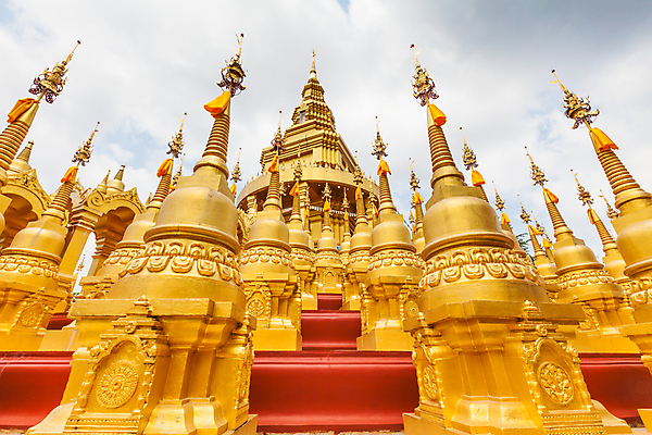 포토 JPG 해외이미지 구름 건축물 아시아 전통문화 조각 건축양식 태국 하늘 사람없음 야외 건물 장식 파란색 조각상 여행객 탑 사찰 역사 황금 방콕 분무기 대칭 명승지 옛날 웅장함 해외202004 해외포토 자연요소 전통 건축 나라 문화 컬러 종교건축 사람 풍경 조형물 파일형식 이미지허브