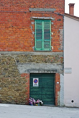 포토 JPG 해외이미지 꽃 벽 여행 거리 사람없음 건물 이탈리아 토스카나 해외202004 해외포토 식물 건축물 유럽 파일형식 이미지허브