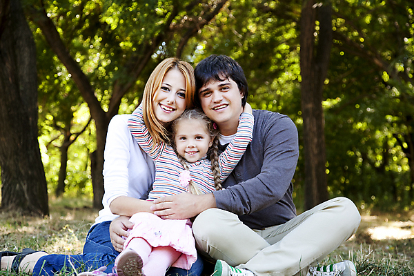 포토 JPG 해외이미지 백인 라이프스타일 공원 여자 딸 행복 어린이 가족 자연 엄마 함께함 3 선물 사랑 미소 웃음 사람 성인 야외 세명 친구 가을 아빠 해외202004 해외포토 서양인 계절 공공시설 감정 컨셉 관계 표정 생활 생태계 파일형식 이미지허브