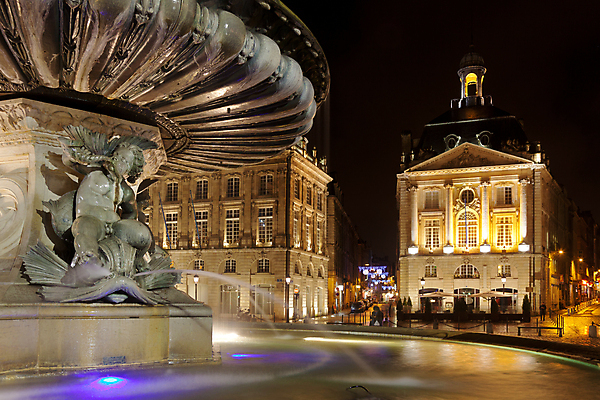 포토 JPG 해외이미지 건축물 건축양식 풍경 사람없음 야외 빛 프랑스 도시 야간 광장 보르도 분수_분수대 해외202004 해외포토 자연요소 건축 유럽 분수대 파일형식 이미지허브