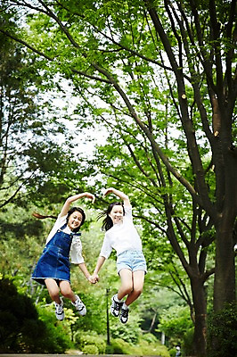 포토 JPG 주간 전신 공원 여자 고등학생 서울 한국 미소 사람 동양인 야외 두명 앞모습 10대 캐주얼 손잡기 점프 우정 한국인 남산 손하트 여자만 십대만 십대여자만 국내포토 자연요소 학생 옷 공공시설 아시아 뷰포인트 모션 청소년 표정 인종 손짓 친구 랜드마크 파일형식