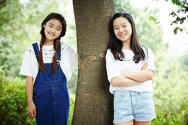 포토 JPG 주간 나무 공원 여자 고등학생 휴식 서울 한국 서기 미소 사람 동양인 상반신 야외 두명 앞모습 10대 캐주얼 친구 팔짱 기댐 우정 한국인 나무기둥 남산 여자만 십대만 십대여자만 국내포토 자연요소 식물 학생 옷 공공시설 아시아 뷰포인트 컨셉 관계 모션 청소년 표정 인종 랜드마크 파일형식