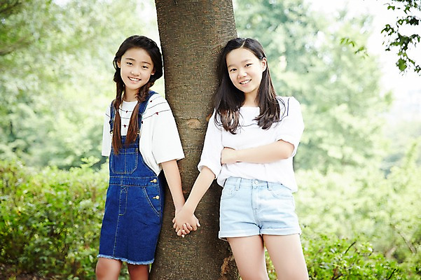 포토 JPG 주간 나무 공원 여자 고등학생 휴식 서울 한국 서기 미소 사람 동양인 상반신 야외 두명 앞모습 10대 캐주얼 친구 손잡기 기댐 우정 한국인 나무기둥 남산 여자만 십대만 십대여자만 국내포토 자연요소 식물 학생 옷 공공시설 아시아 뷰포인트 컨셉 관계 모션 청소년 표정 인종 랜드마크 파일형식