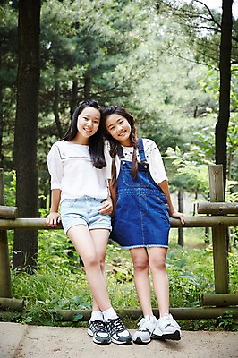 포토 JPG 주간 전신 공원 여자 난간 고등학생 서울 한국 서기 미소 사람 앉기 동양인 야외 두명 앞모습 10대 캐주얼 친구 기댐 우정 한국인 남산 여자만 십대만 십대여자만 국내포토 자연요소 학생 옷 공공시설 아시아 뷰포인트 관계 모션 청소년 표정 인종 랜드마크 파일형식