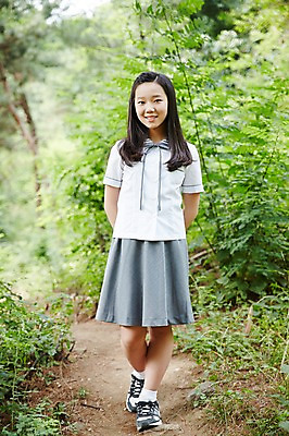 포토 JPG 주간 전신 여학생 여자 교복 여고생 고등학생 서울 한국 한명 서기 미소 사람 동양인 야외 앞모습 10대 한국인 숲 뒷짐 남산 여자만 여자한명만 십대만 십대여자만 십대여자한명만 국내포토 자연요소 1 학생 옷 아시아 뷰포인트 모션 청소년 표정 인종 랜드마크 파일형식
