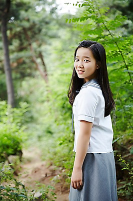 포토 JPG 주간 여학생 여자 교복 여고생 고등학생 서울 한국 한명 서기 사람 동양인 상반신 야외 옆모습 10대 한국인 숲 남산 여자만 여자한명만 십대만 십대여자만 십대여자한명만 국내포토 자연요소 1 학생 옷 아시아 뷰포인트 모션 청소년 인종 랜드마크 파일형식