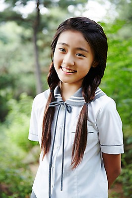 포토 JPG 주간 여학생 여자 교복 양갈래머리 여고생 고등학생 서울 한국 한명 미소 사람 동양인 상반신 야외 앞모습 아웃포커스 10대 한국인 숲 뒷짐 남산 여자만 여자한명만 십대만 십대여자만 십대여자한명만 국내포토 자연요소 1 학생 헤어스타일 옷 아시아 뷰포인트 모션 청소년 촬영기법 표정 인종 랜드마크 파일형식