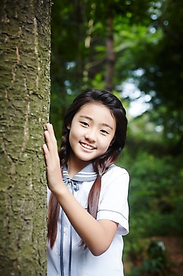 포토 JPG 주간 나무 여학생 여자 교복 여고생 고등학생 서울 한국 한명 미소 사람 동양인 상반신 야외 앞모습 10대 한국인 숲 나무기둥 남산 숨기 여자만 여자한명만 십대만 십대여자만 십대여자한명만 국내포토 자연요소 식물 1 학생 옷 아시아 뷰포인트 모션 청소년 표정 인종 랜드마크 파일형식