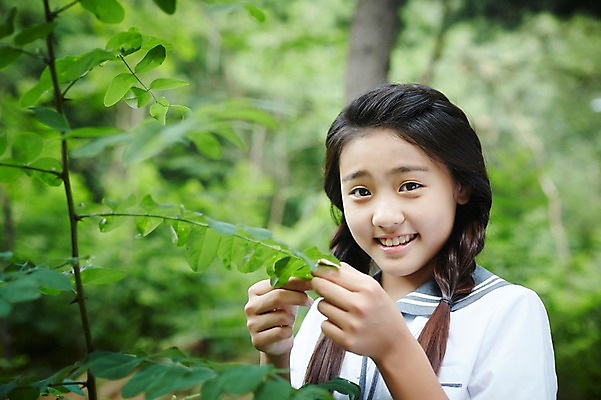 포토 JPG 주간 여학생 여자 교복 여고생 고등학생 나뭇잎 서울 한국 한명 미소 사람 동양인 상반신 야외 10대 만지기 한국인 관찰 숲 호기심 남산 여자만 여자한명만 십대만 십대여자만 십대여자한명만 국내포토 자연요소 1 학생 옷 감정 아시아 컨셉 잎 모션 청소년 표정 인종 랜드마크 파일형식