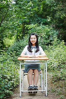 포토 JPG 주간 전신 여학생 여자 교복 의자 여고생 고등학생 서울 한국 한명 미소 사람 앉기 동양인 야외 앞모습 10대 한국인 숲 책상 손모으기 남산 여자만 여자한명만 십대만 십대여자만 십대여자한명만 국내포토 자연요소 1 학생 옷 아시아 뷰포인트 가구 모션 청소년 표정 인종 손짓 랜드마크 파일형식