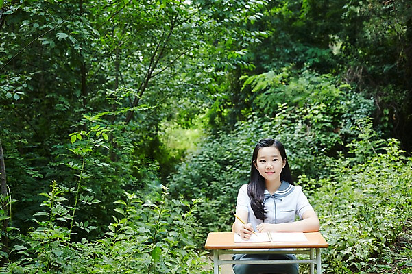 포토 JPG 주간 여학생 여자 교복 여고생 고등학생 서울 한국 한명 사람 앉기 동양인 상반신 야외 앞모습 10대 한국인 기록 숲 책상 남산 여자만 여자한명만 십대만 십대여자만 십대여자한명만 국내포토 자연요소 1 학생 옷 아시아 뷰포인트 가구 모션 청소년 인종 랜드마크 파일형식