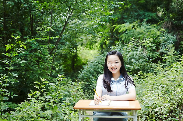 포토 JPG 주간 여학생 여자 교복 여고생 고등학생 서울 한국 한명 미소 사람 앉기 동양인 상반신 야외 앞모습 10대 한국인 기록 숲 책상 남산 여자만 여자한명만 십대만 십대여자만 십대여자한명만 국내포토 자연요소 1 학생 옷 아시아 뷰포인트 가구 모션 청소년 표정 인종 랜드마크 파일형식