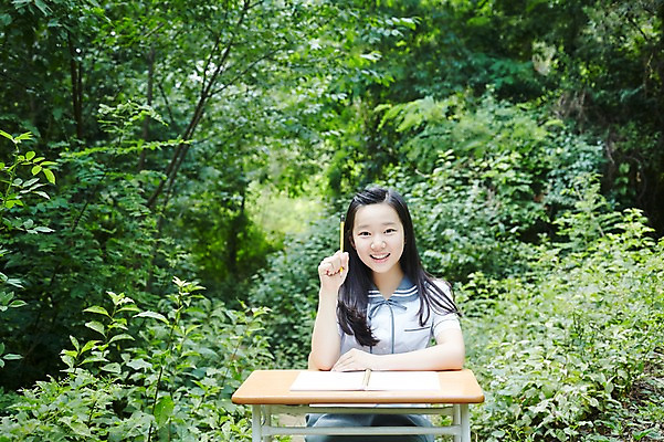 포토 JPG 주간 여학생 여자 교복 여고생 고등학생 서울 한국 한명 미소 사람 앉기 동양인 상반신 야외 앞모습 10대 한국인 기록 숲 책상 남산 여자만 여자한명만 십대만 십대여자만 십대여자한명만 국내포토 자연요소 1 학생 옷 아시아 뷰포인트 가구 모션 청소년 표정 인종 랜드마크 파일형식