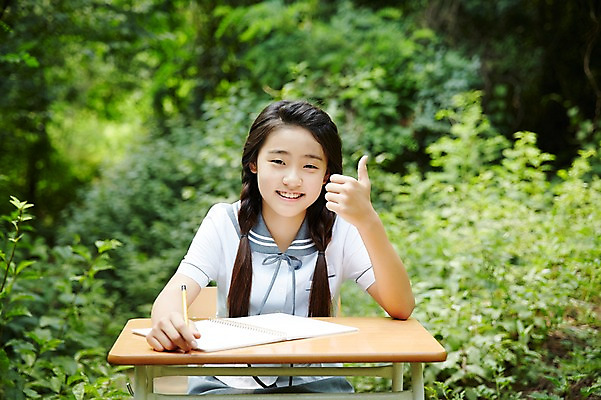 포토 JPG 주간 여학생 여자 교복 여고생 고등학생 서울 한국 한명 미소 사람 앉기 동양인 손짓 상반신 야외 앞모습 아웃포커스 10대 한국인 엄지손가락 최고 숲 책상 남산 여자만 여자한명만 십대만 십대여자만 십대여자한명만 국내포토 자연요소 1 학생 옷 아시아 뷰포인트 가구 손가락 모션 청소년 촬영기법 표정 인종 랜드마크 파일형식